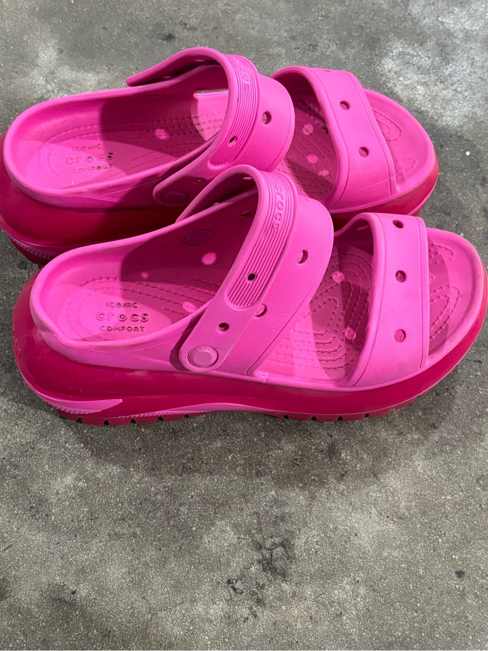 Crocs Classic Mega Crush Clog Juice Pink size 8